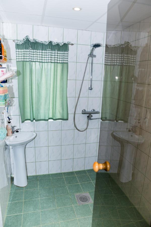 Mere Kodumajutus Kärdla Extérieur photo